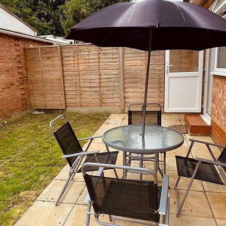 Modern 1-Bed Apt 30Min To Central London & Parking Buitenkant foto