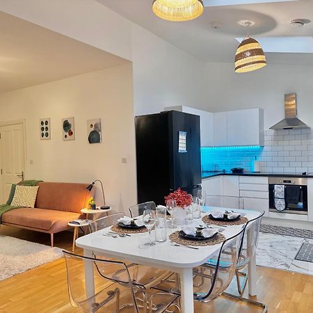 Modern 1-Bed Apt 30Min To Central London & Parking Buitenkant foto