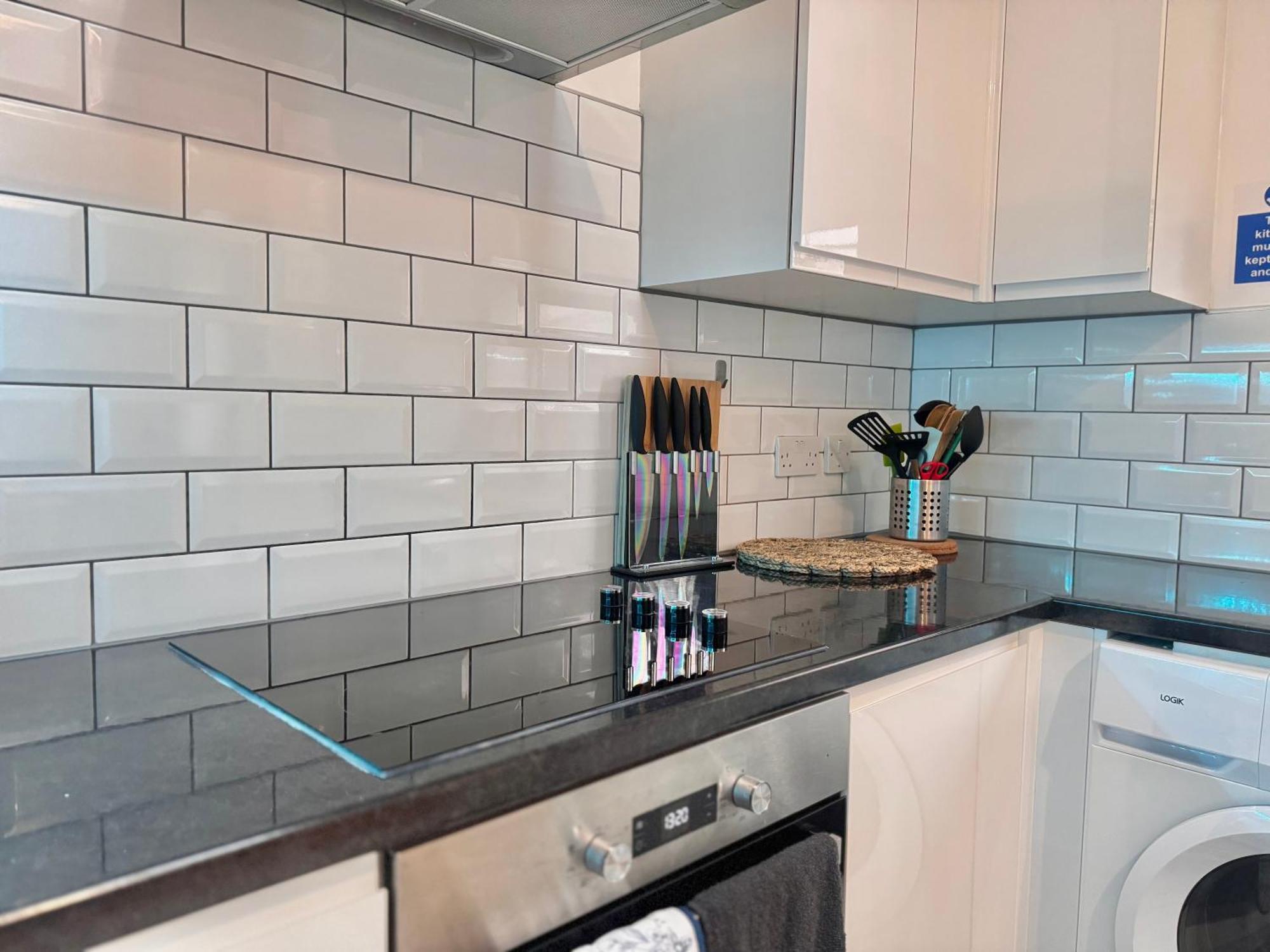 Modern 1-Bed Apt 30Min To Central London & Parking Buitenkant foto